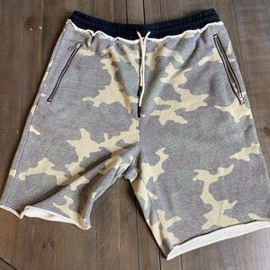 Jaywalker men’s size large camo sweat shorts
